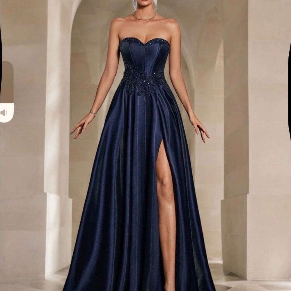 Elegant Navy Blue Strapless Evening Gown